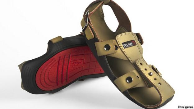 Calcados-que-podem-ser-ajustados-foram-criados-para-criancas-vivendo-em-situacoes-de-pobreza